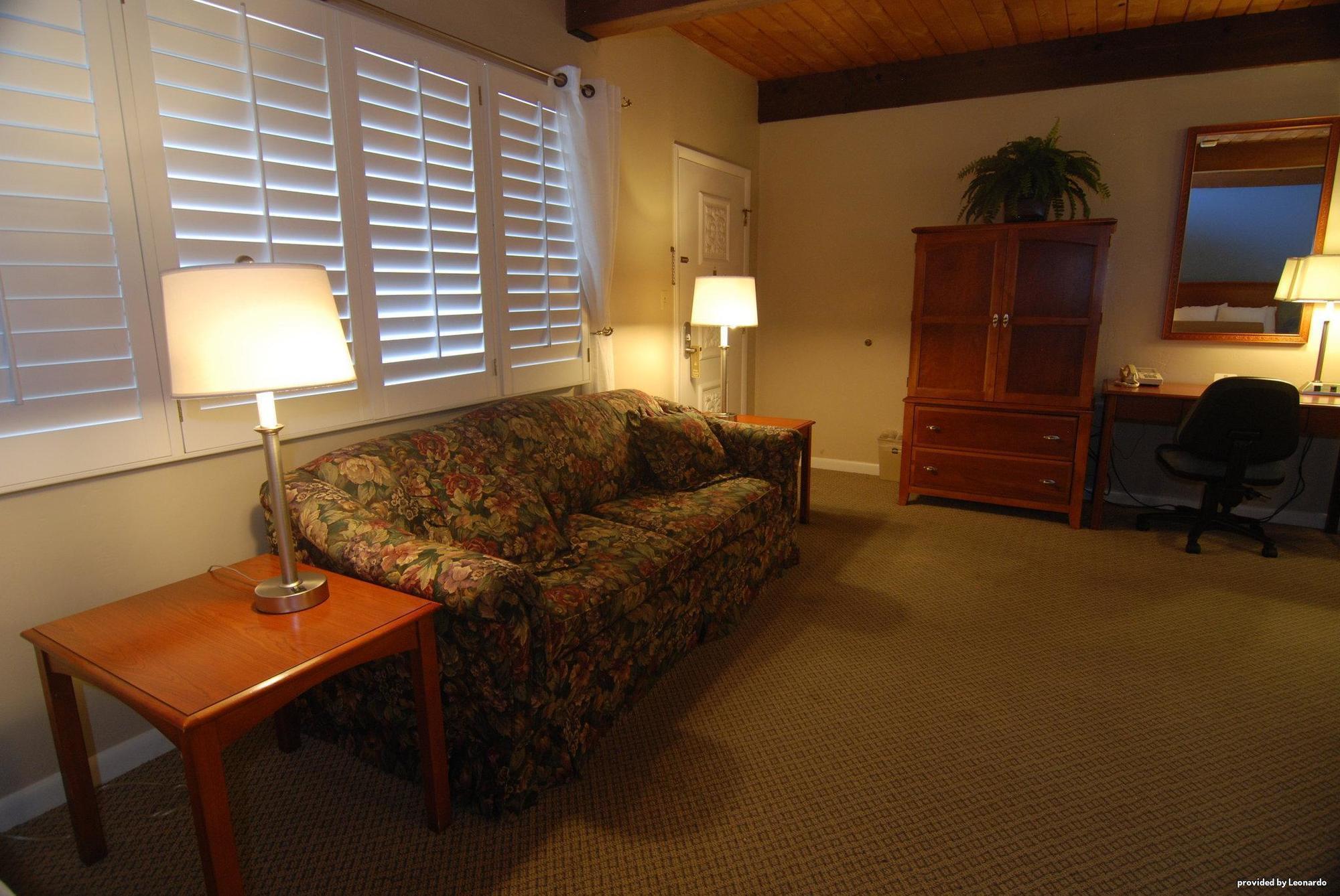 Antlers Motel 3*